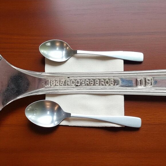 Wm A Rogers Oneida Ltd Vanessa Francesca Silver Plate Slotted Spoon - Picture 4 of 5